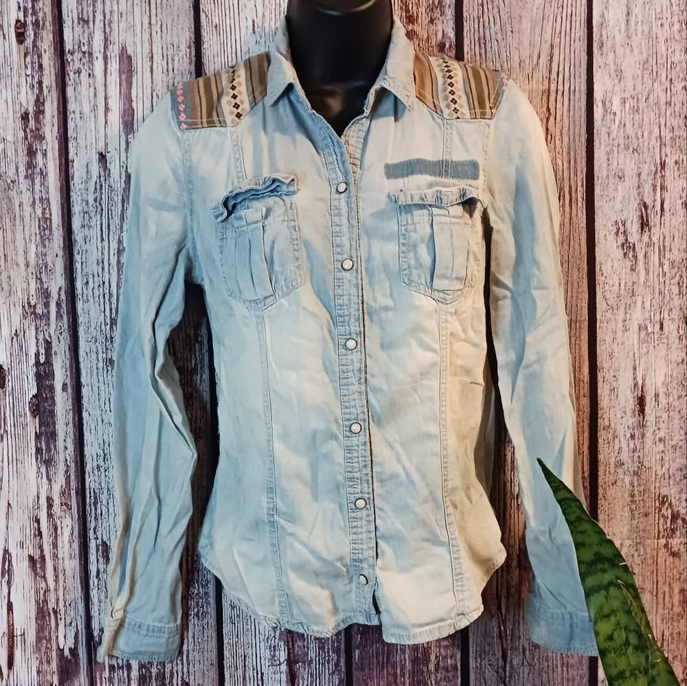 Women's pattern denim shirt sz med